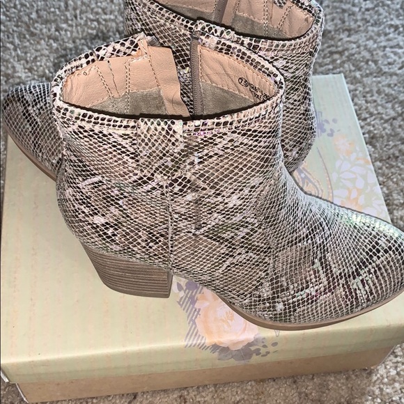 very G Shoes - Boot heels ~cobra